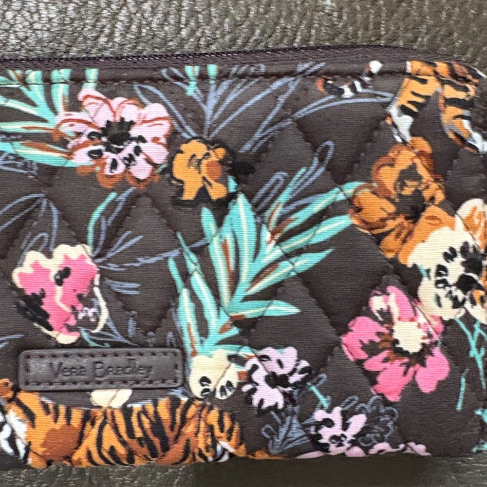 Vera Bradley RFID accordion wristlet in Bali jungle - Picture 2 of 9